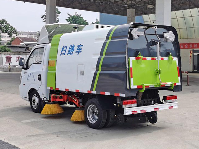 東風(fēng)途逸小型國(guó)六掃路車圖片4