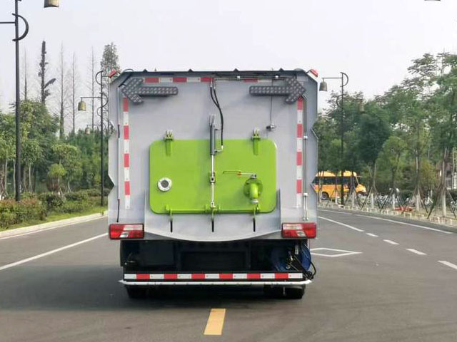 江鈴凱銳國(guó)六洗掃車圖片5