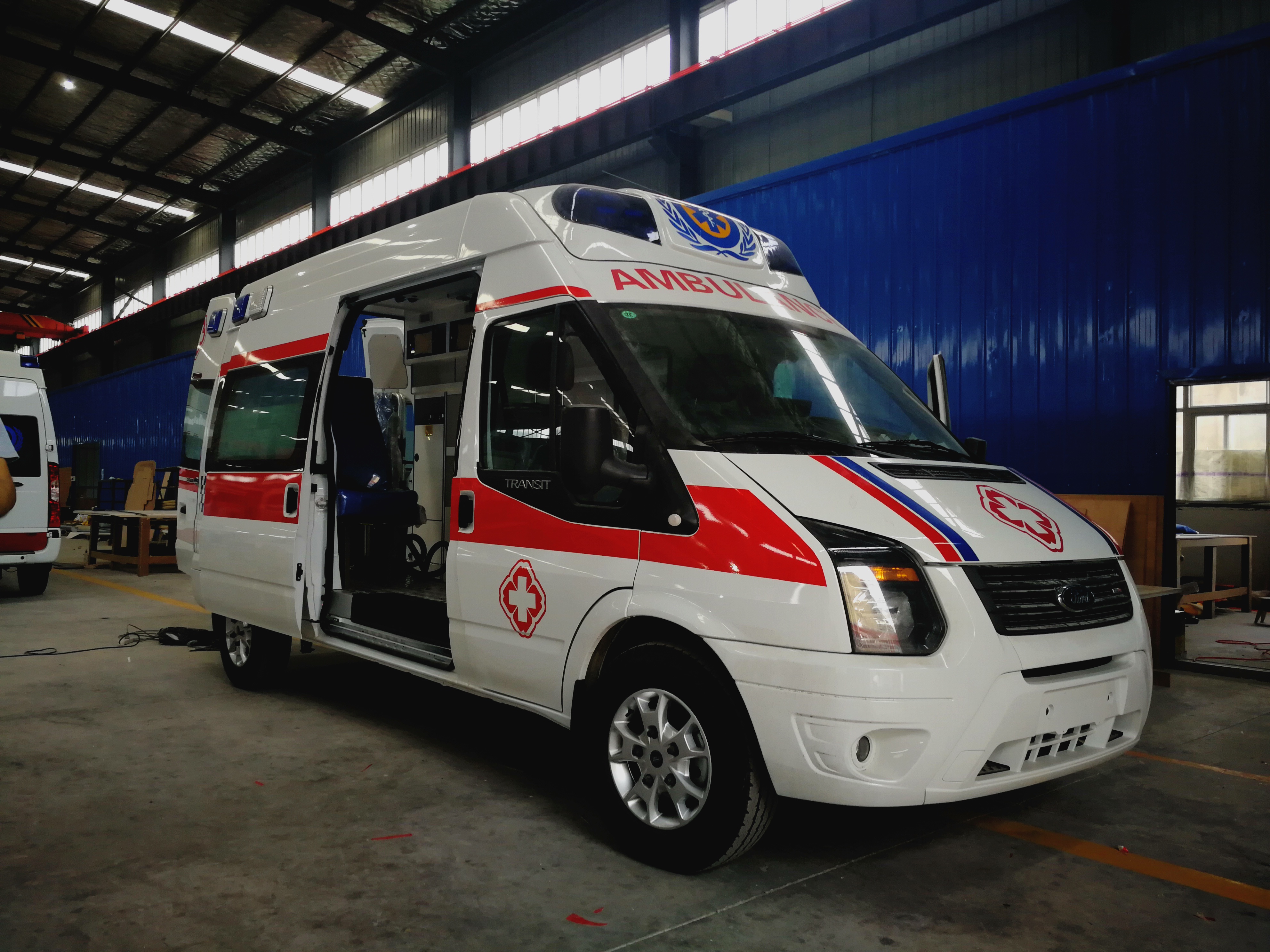 福特新世代V348救護(hù)車(長軸原廠高頂)圖片2