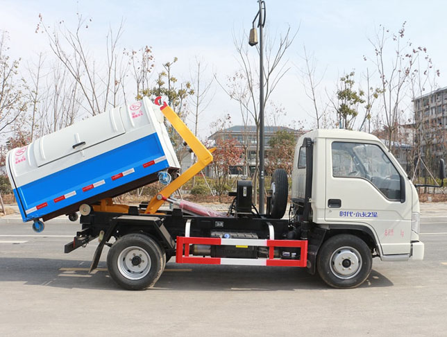 福田小卡之星3國(guó)六車(chē)廂可卸式垃圾車(chē)圖片2