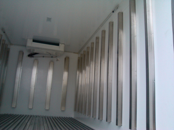 國(guó)四冷藏車