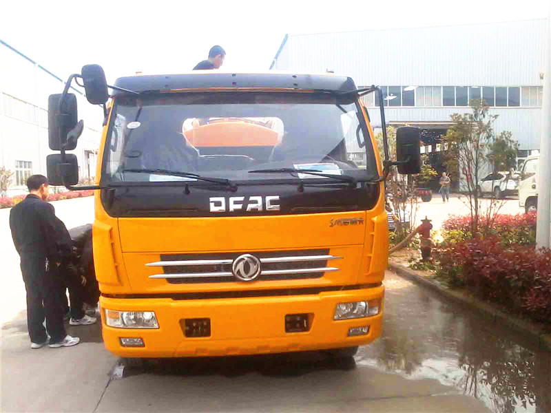 高壓清洗<a href=http://m.877524.com/xifenche/ target=_blank class=infotextkey>吸糞車</a>正面圖