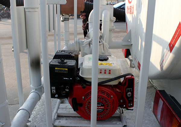 吸糞帶灑水車 吸糞帶灑水車