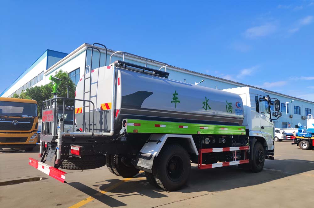 國(guó)六東風(fēng)專(zhuān)底13方灑水車(chē)圖片5