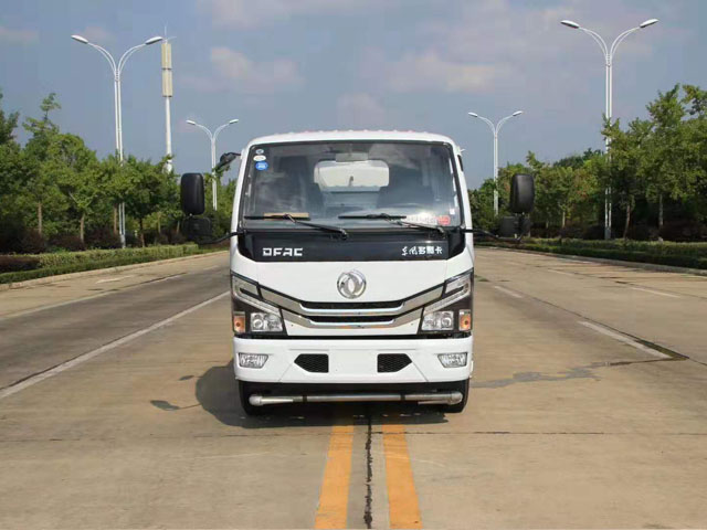 藍(lán)牌5方東風(fēng)多功能綠化灑水車(chē)（抑塵車(chē)）圖片2